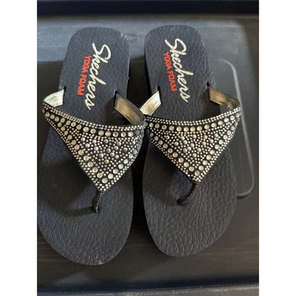 Sketchers Memory Foam Sandals with Embellishments size 8 - Picture 3 of 4